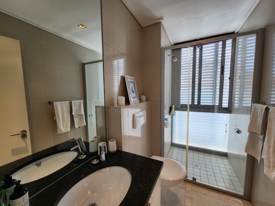 To Let 3 Bedroom Property for Rent in Green Point Western Cape